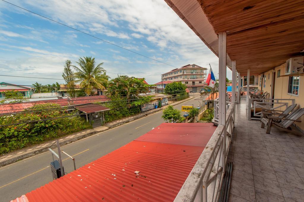 Hotel Posada Los Delfines ボカス・タウン エクステリア 写真